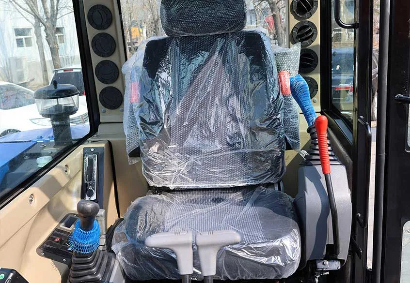 Mini-pelle RIPPA R57 PRO 5,8 tonnes – cabine et siège à suspension pneumatique